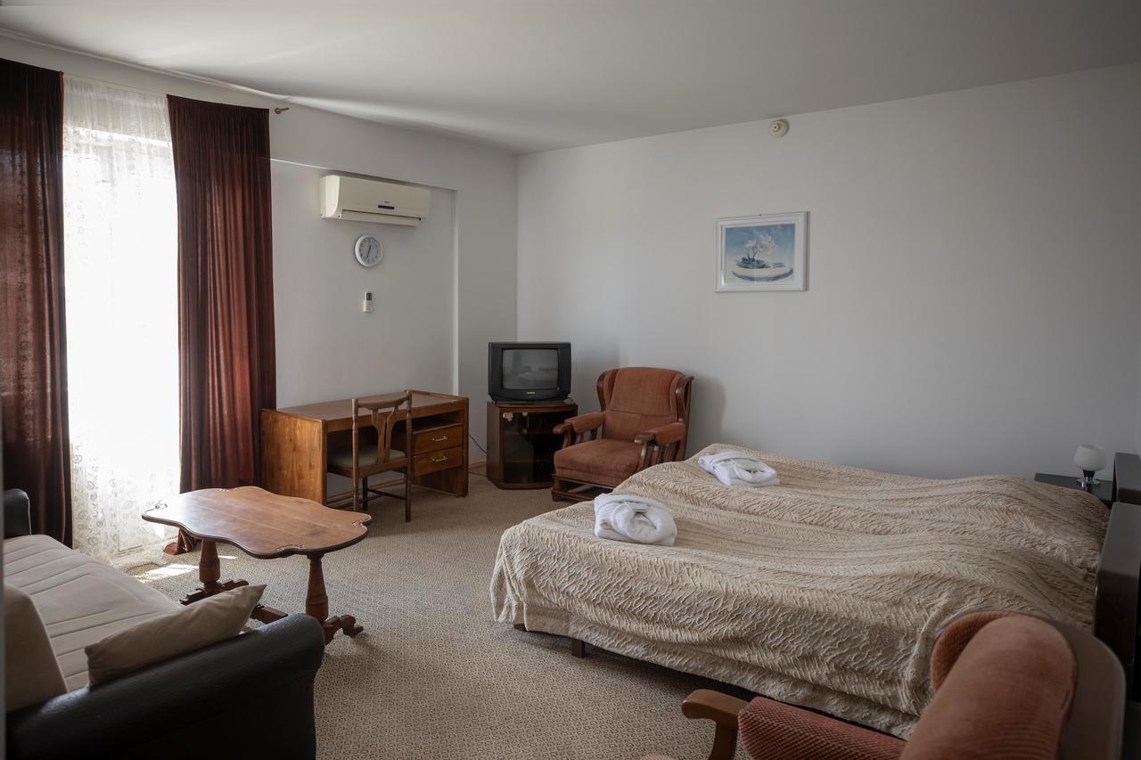 Leader Hotel Gori Exterior foto