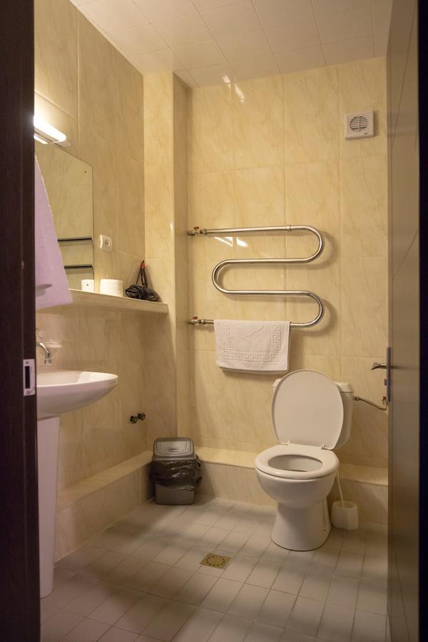 Leader Hotel Gori Exterior foto