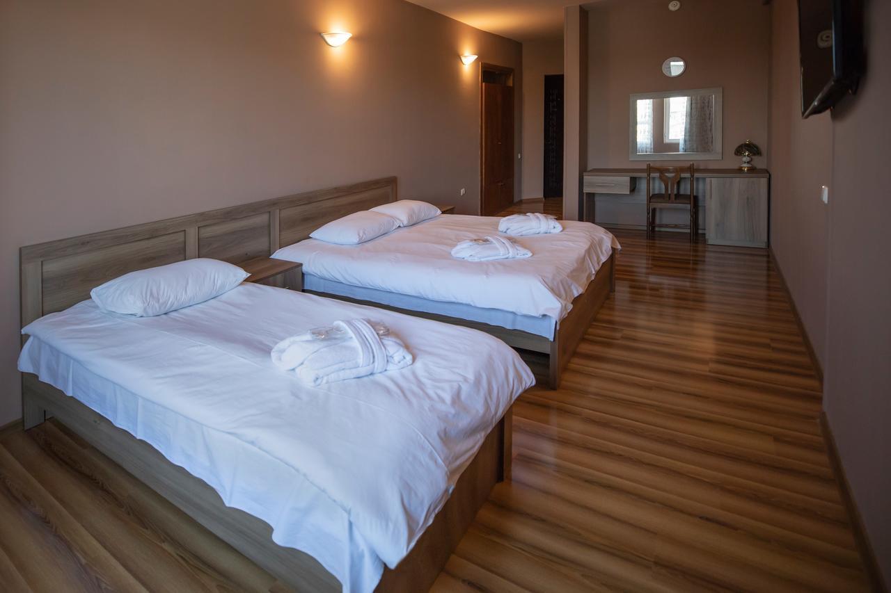 Leader Hotel Gori Exterior foto