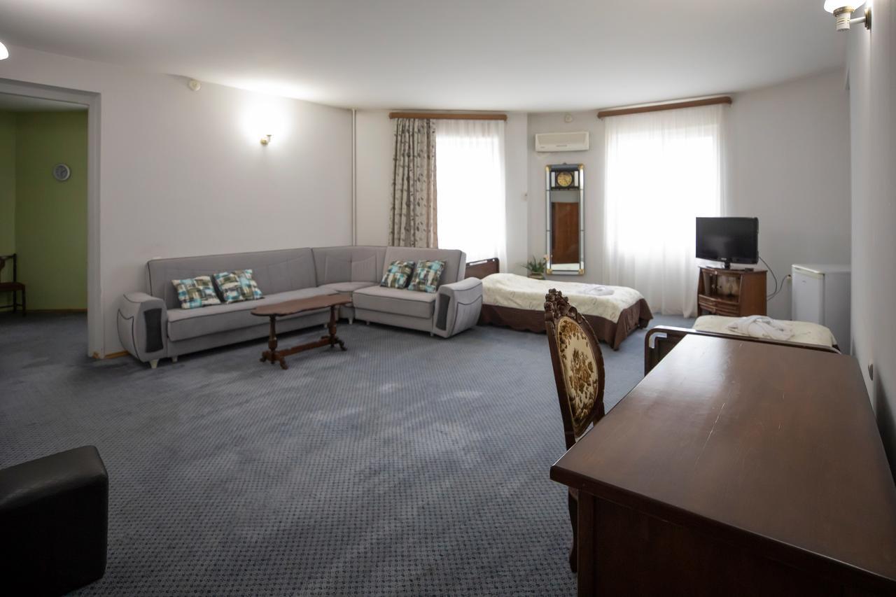 Leader Hotel Gori Exterior foto