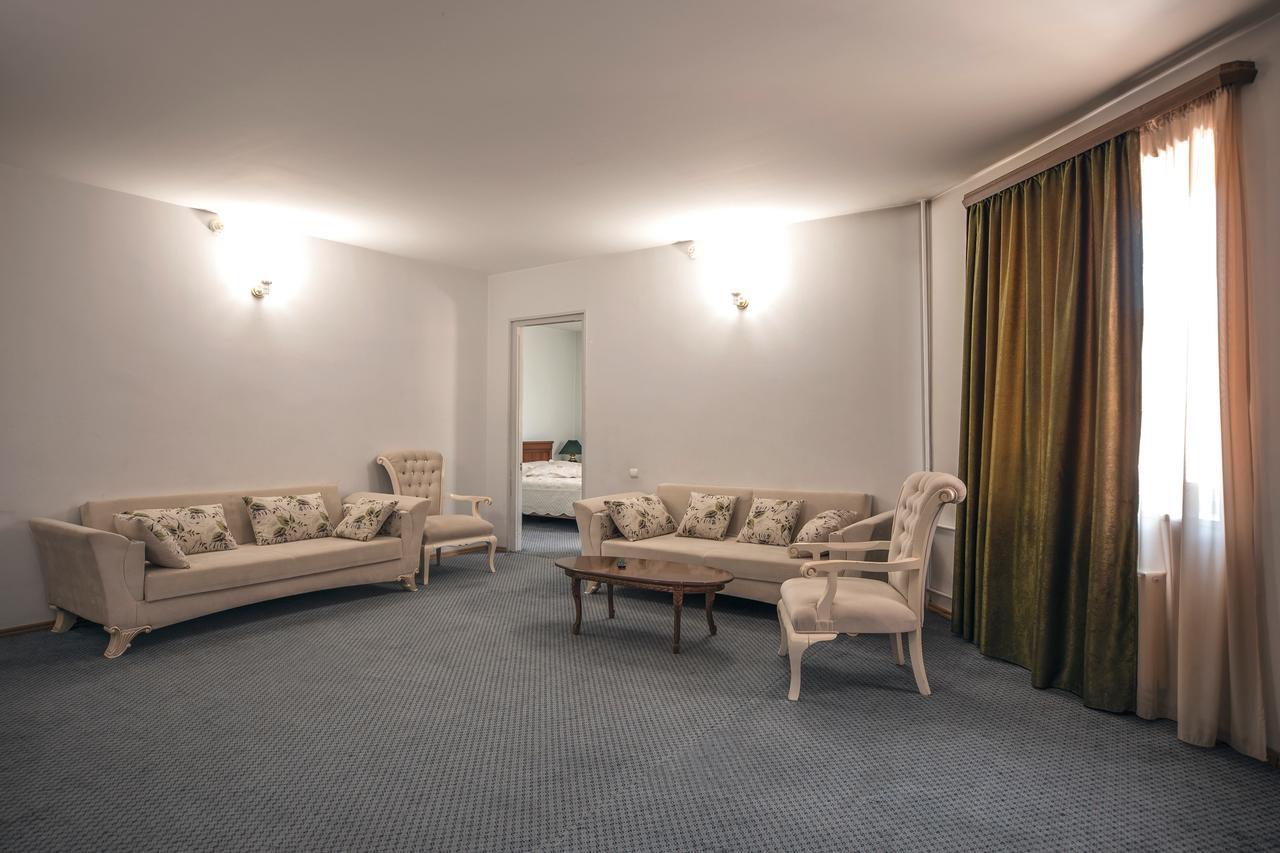 Leader Hotel Gori Exterior foto